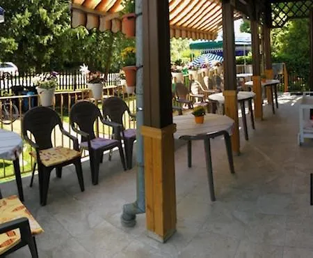 Konukevi Adam Vendeghaz