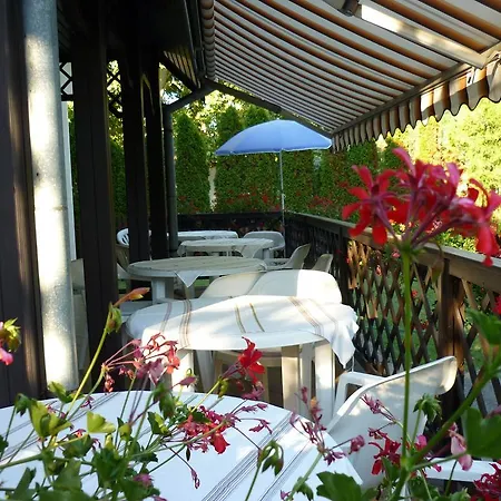 Adam Vendeghaz Konukevi